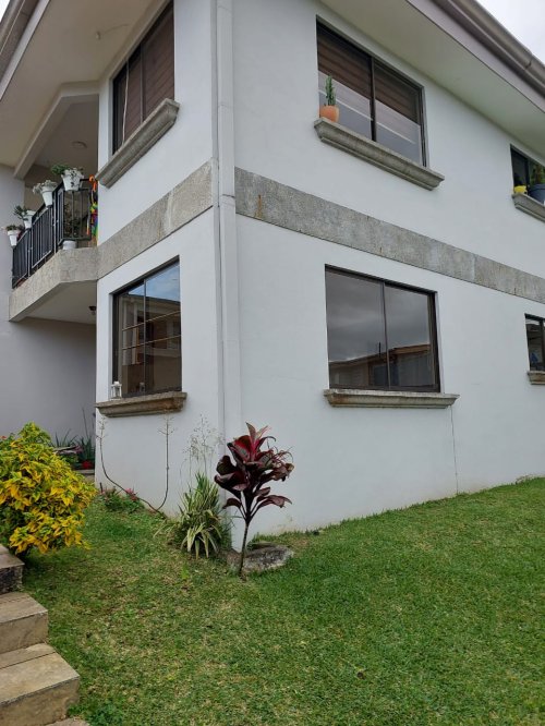 Se Vende Apartamento en Jardines de Moravia.